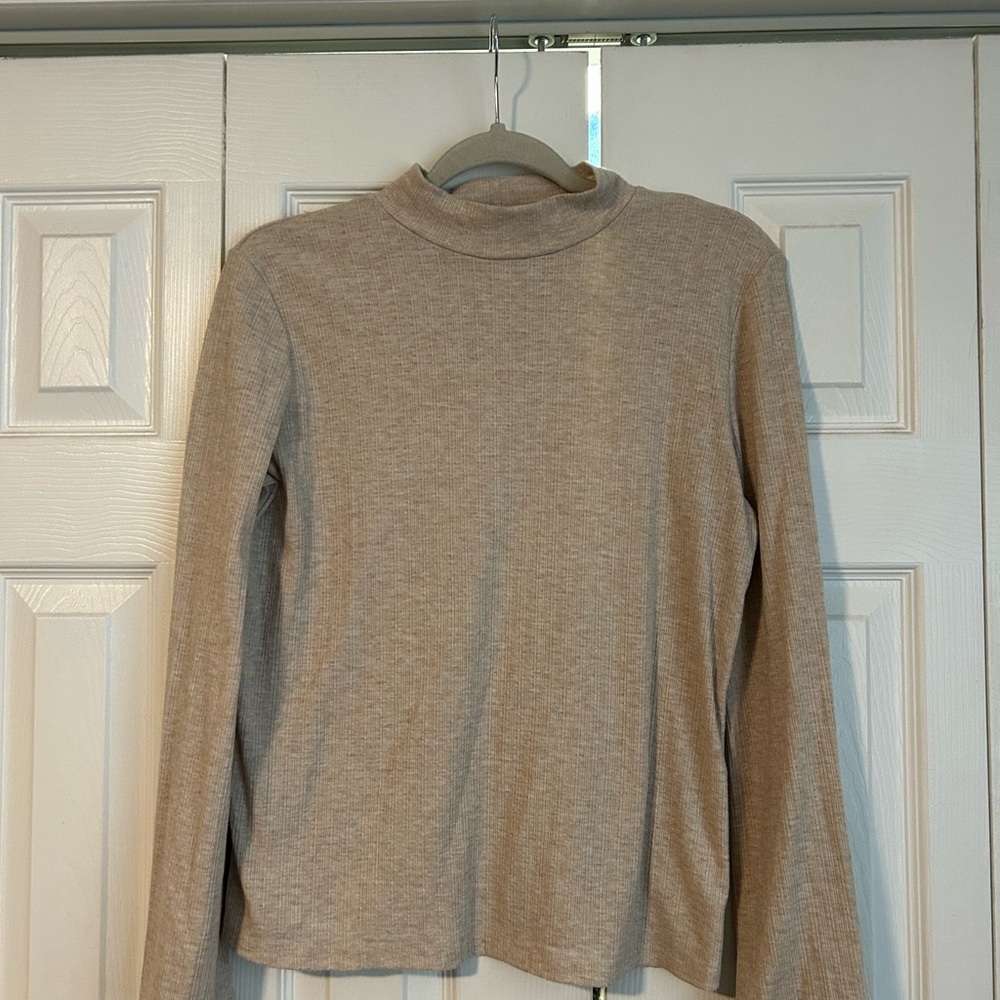 Vestique Light Beige Ribbed Turtleneck